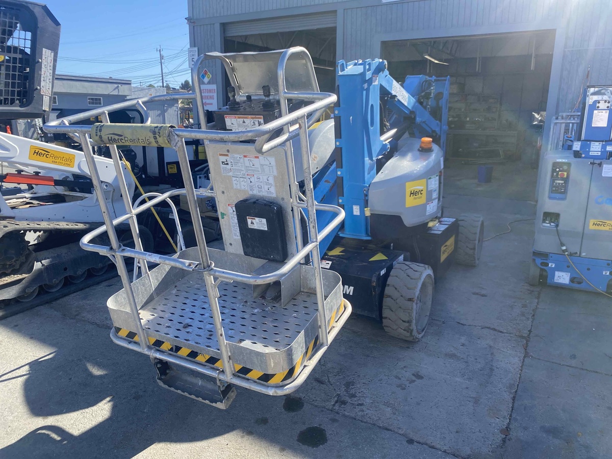 2017 Genie Z-33/18