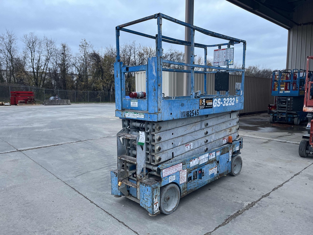 2016 Genie GS-3232