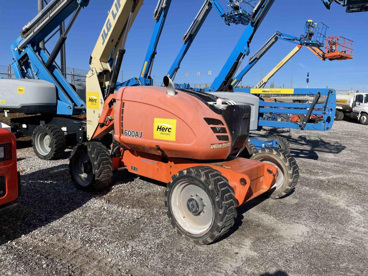 2017 JLG 600AJ