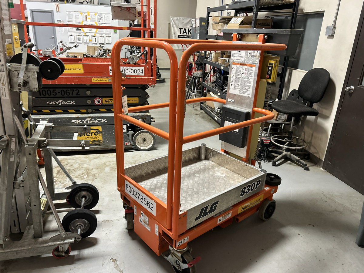 2020 JLG 830P-2