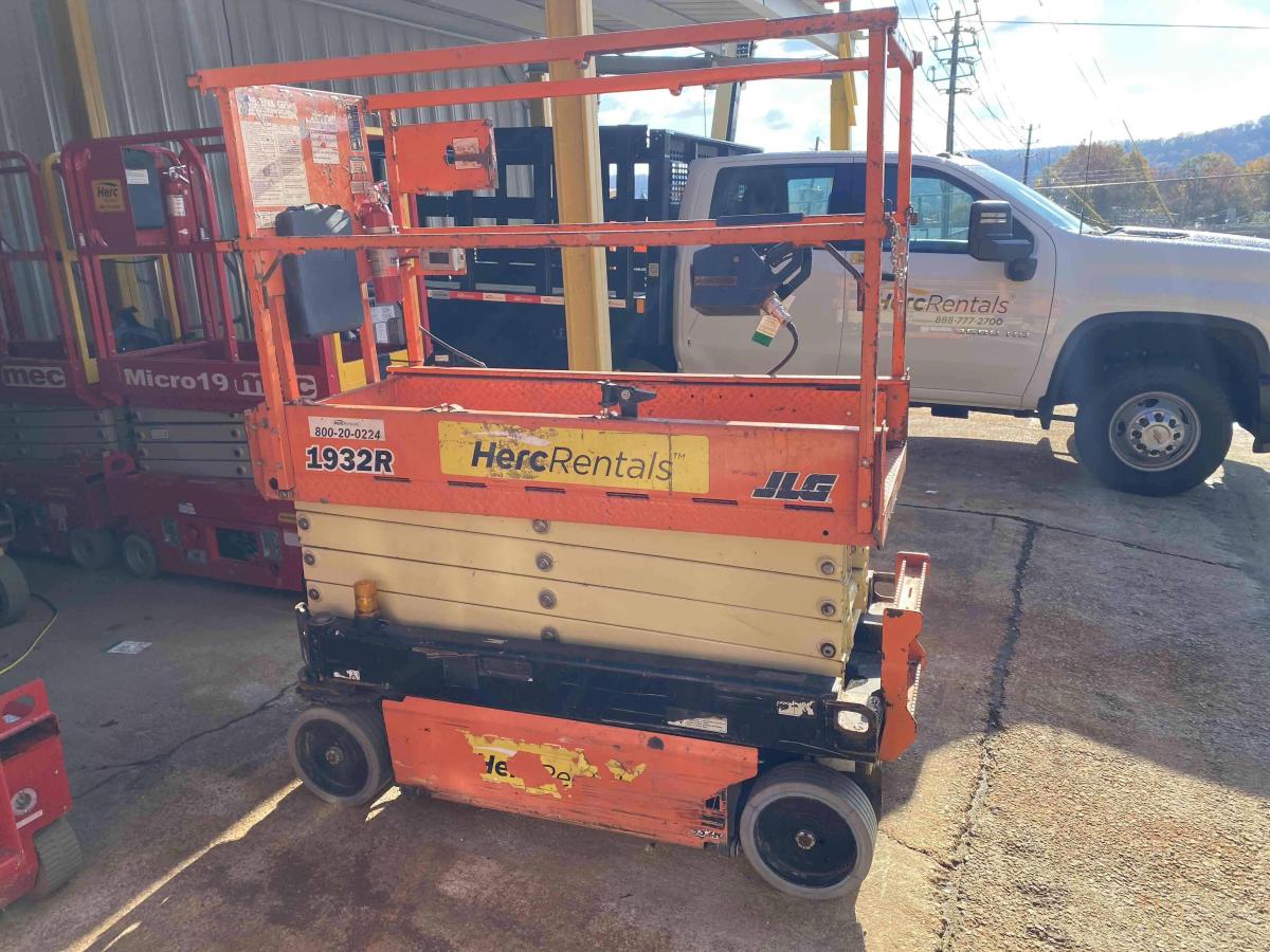 2018 JLG 1932R