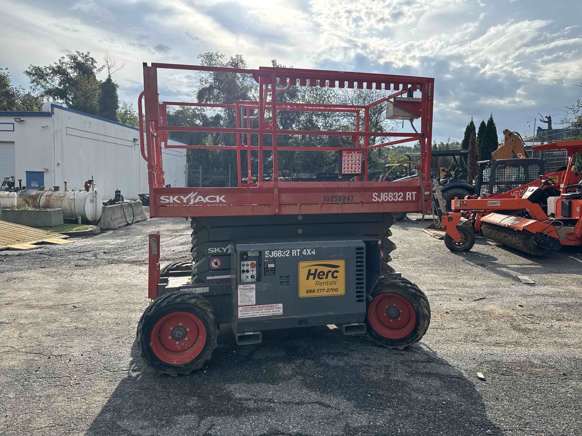 2018 Skyjack SJ-6832RT-3