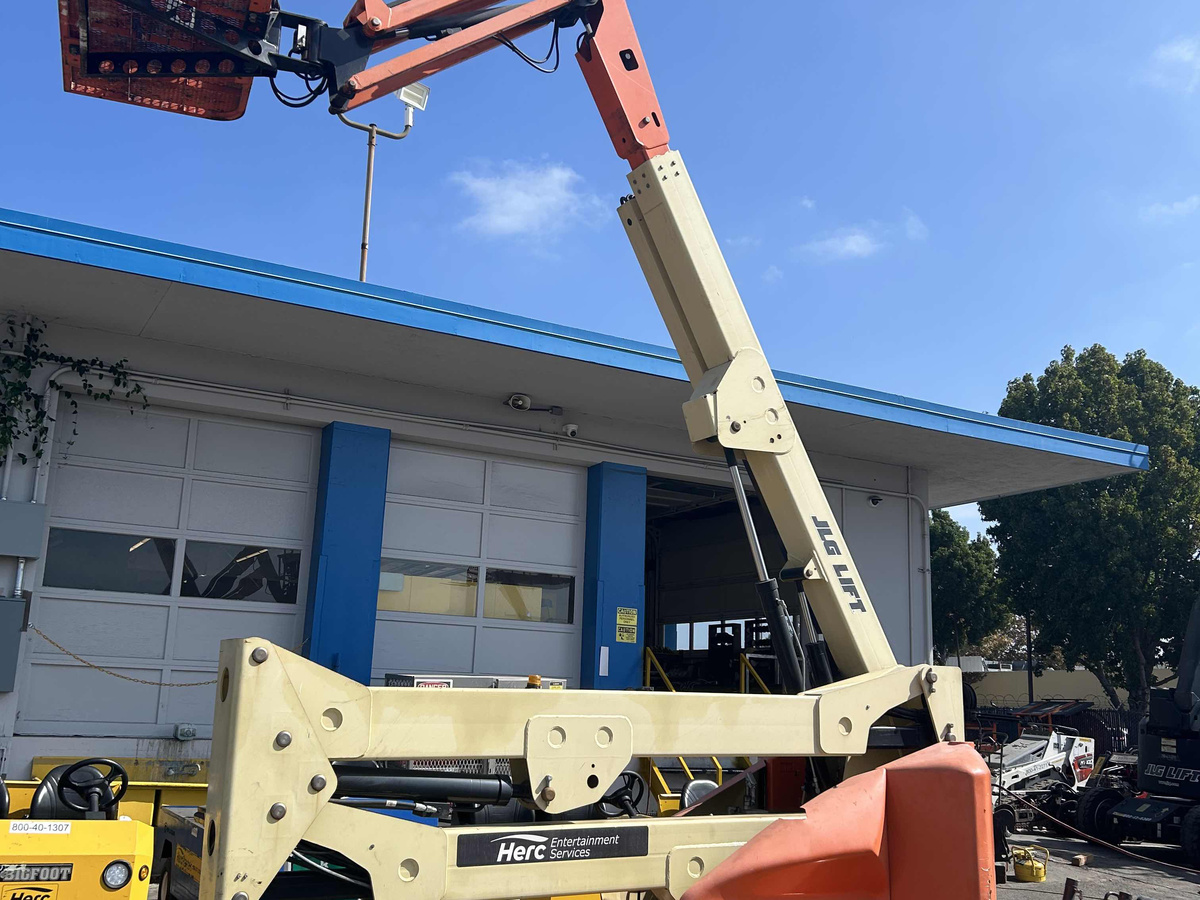 2018 JLG E450AJ-3
