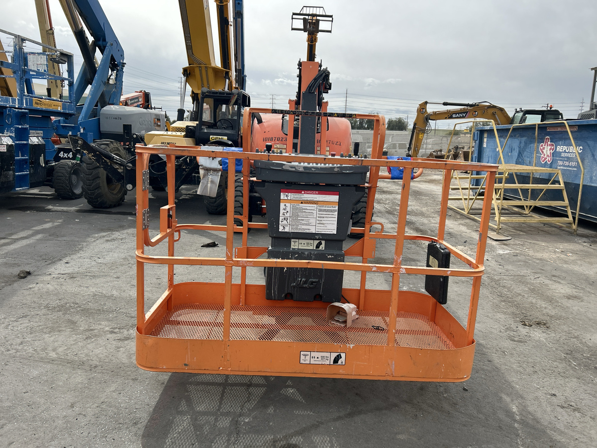 2016 JLG 600AJ-5