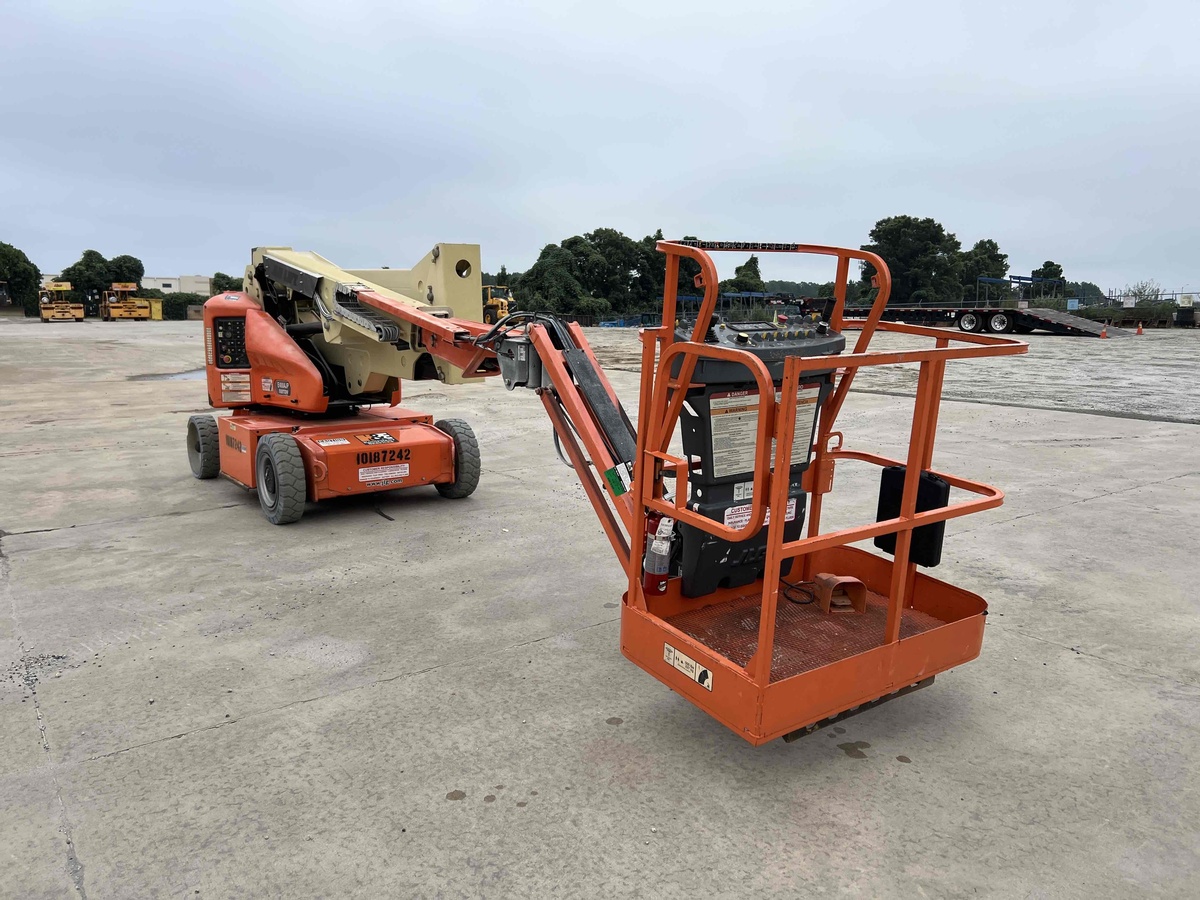 2016 JLG E400AJPN-2