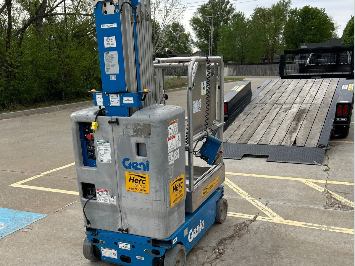 2019 Genie GR-20 15 ft Scissor Lift - 258 Hours thumbnail 3