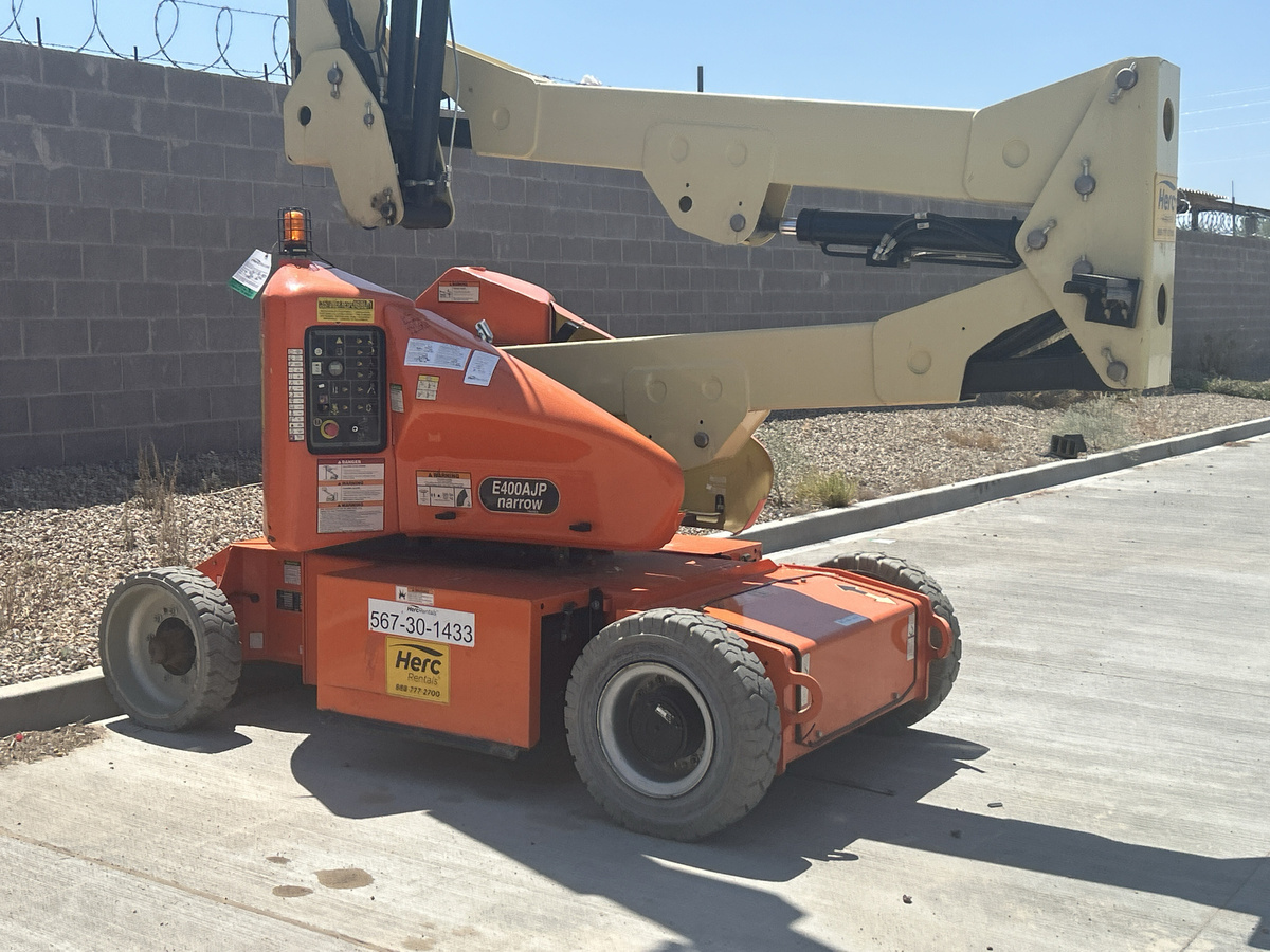 2018 JLG E400AJPN-11