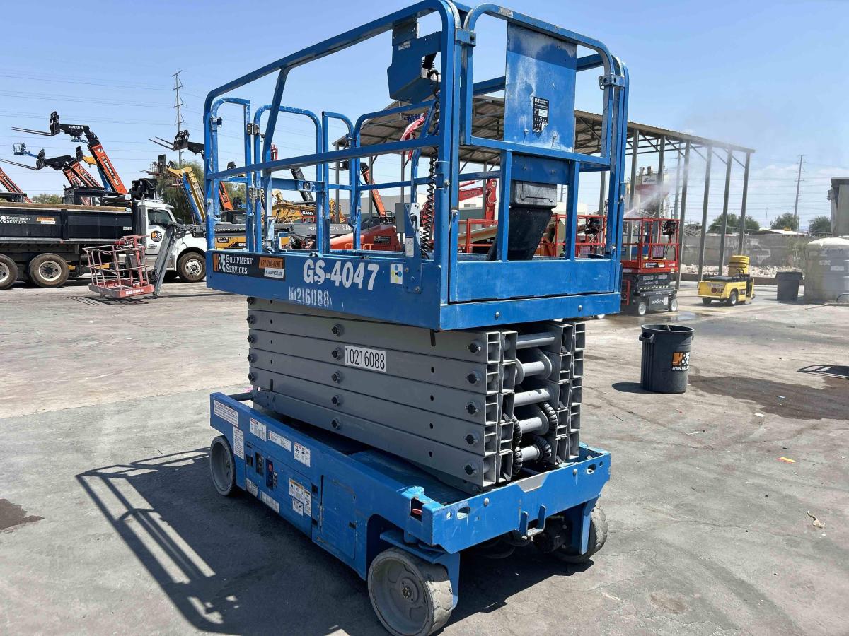 2017 Genie GS-4047