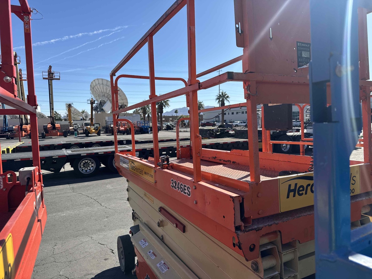 2018 JLG 3246ES-4