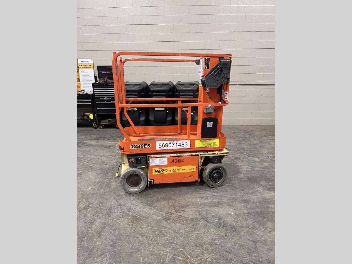 2014 JLG 1230ES