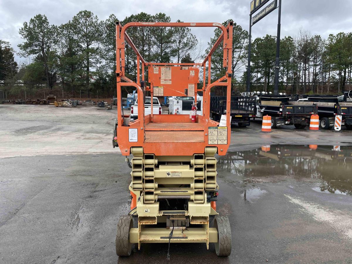 2017 JLG 3246ES