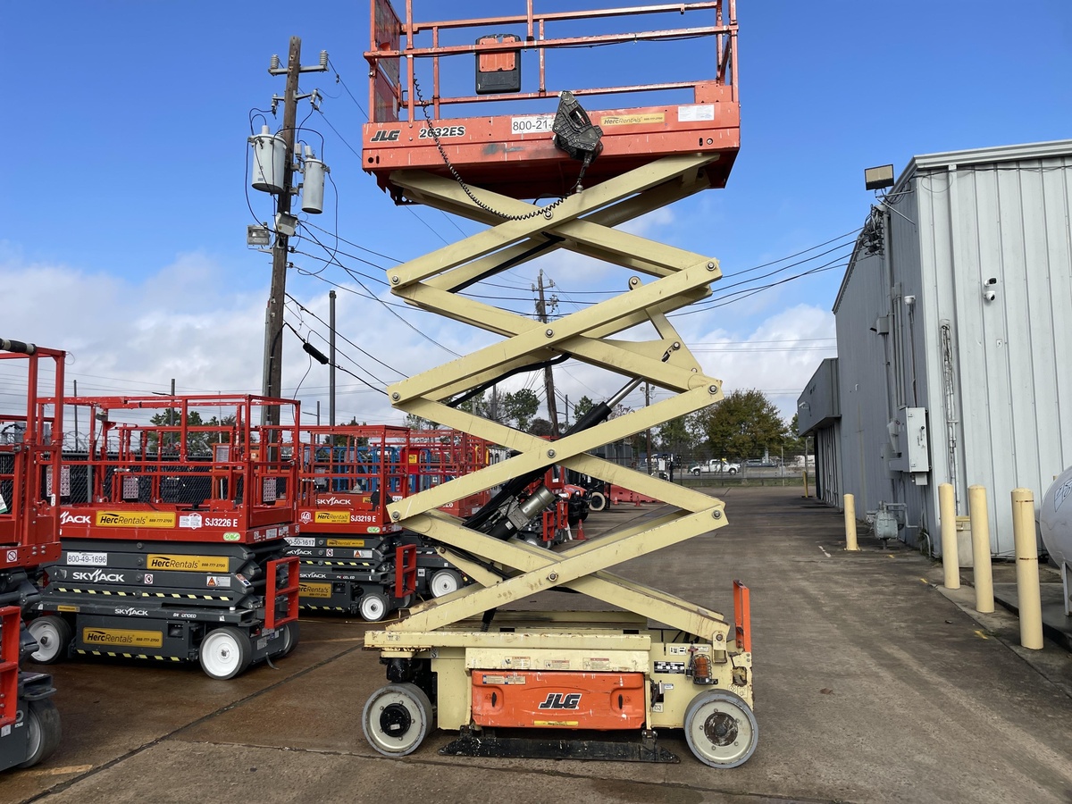 2018 JLG 2632ES-15