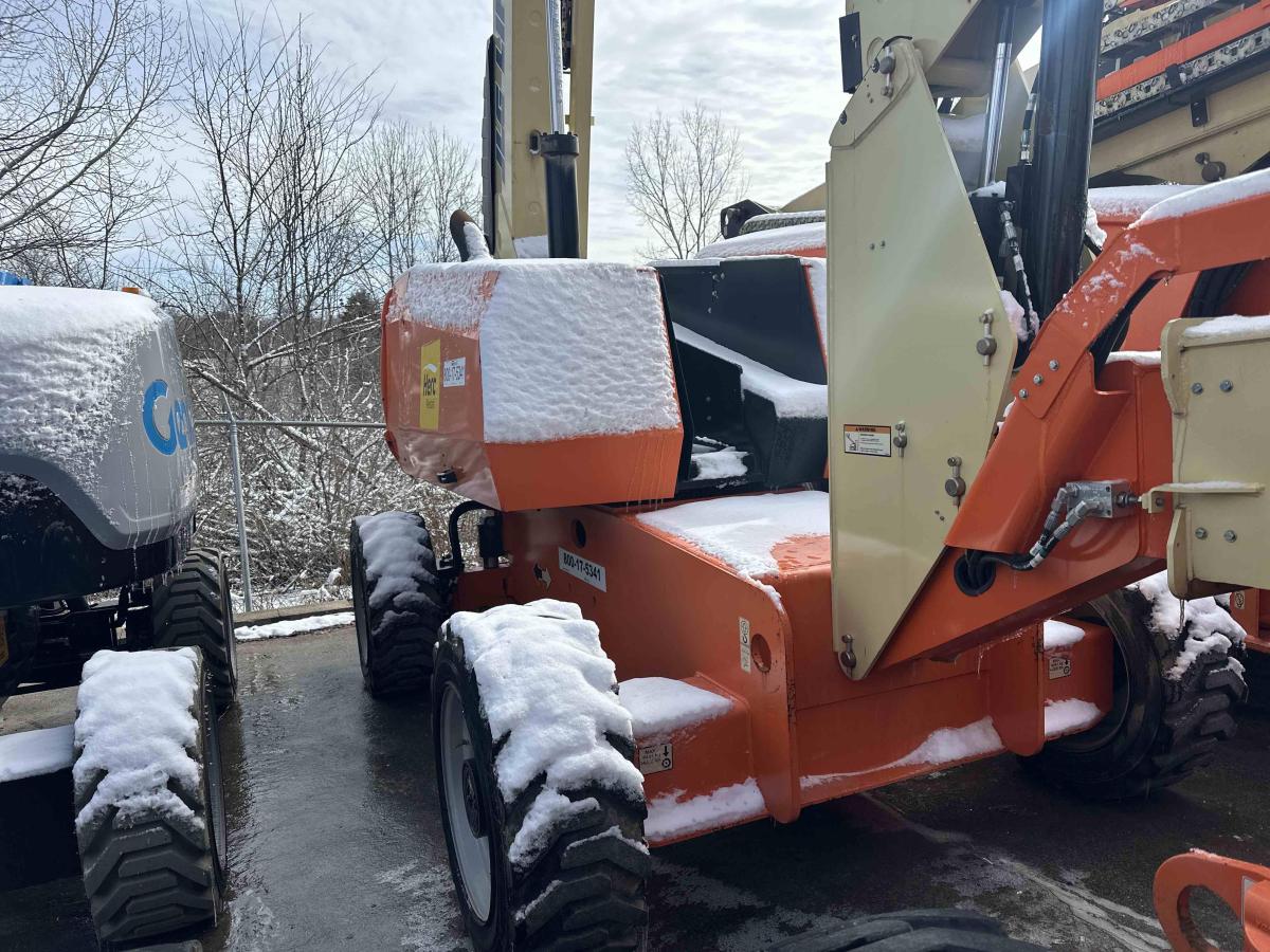 2017 JLG 660SJ