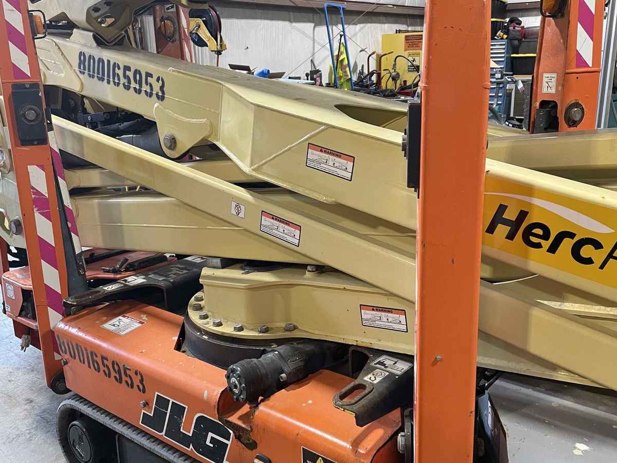 2017 JLG X600AJ-7