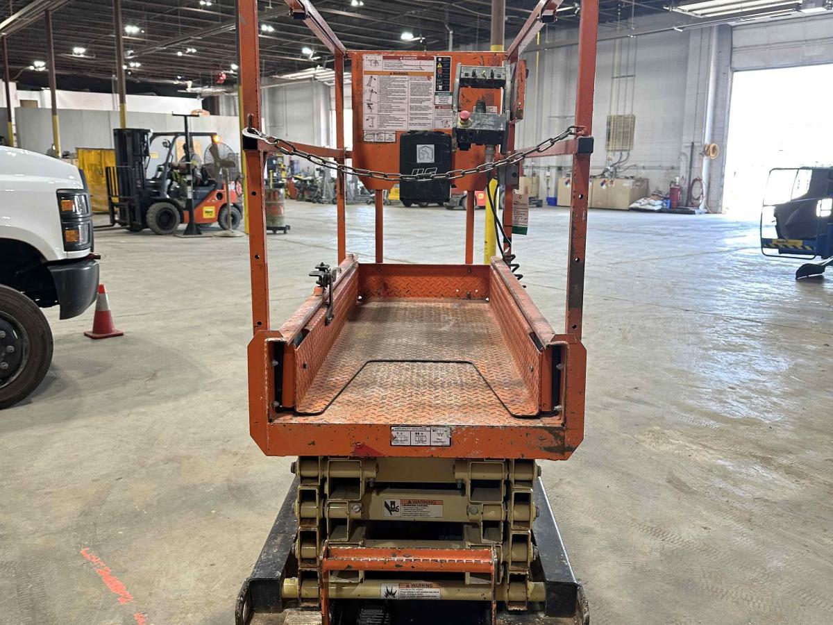 2017 JLG 1932R