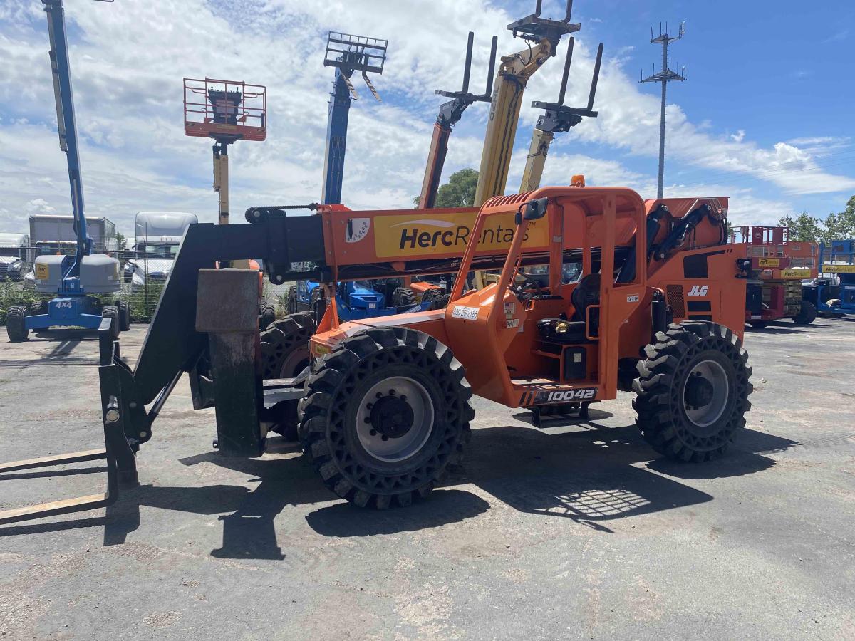 2019 SkyTrak 10042