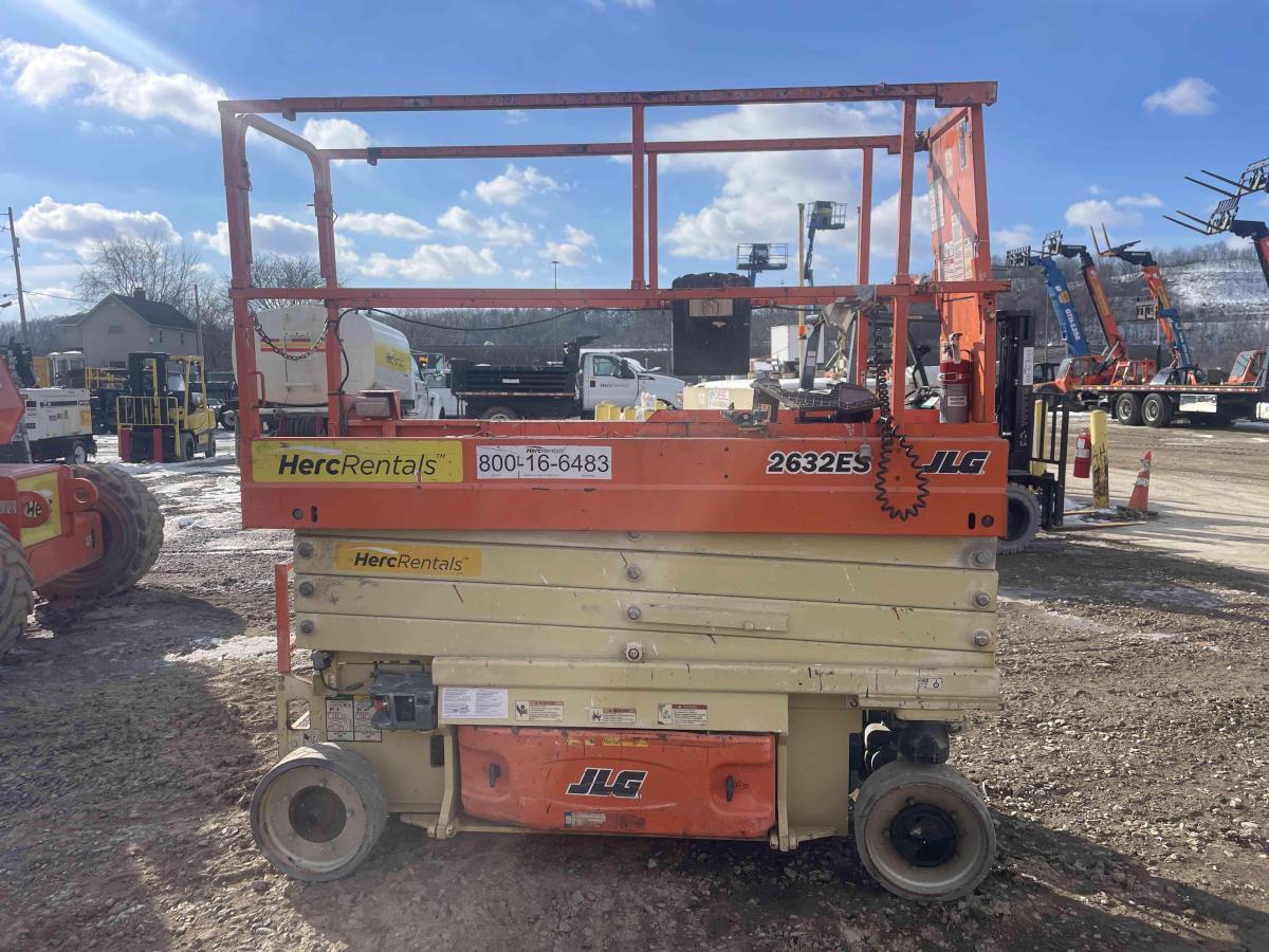 2017 JLG 2632ES