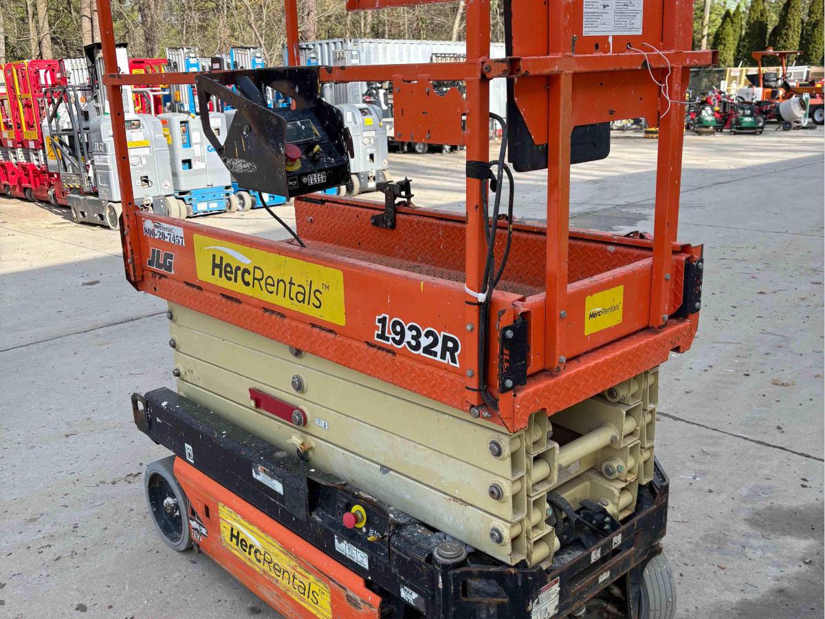 2018 JLG 1932R