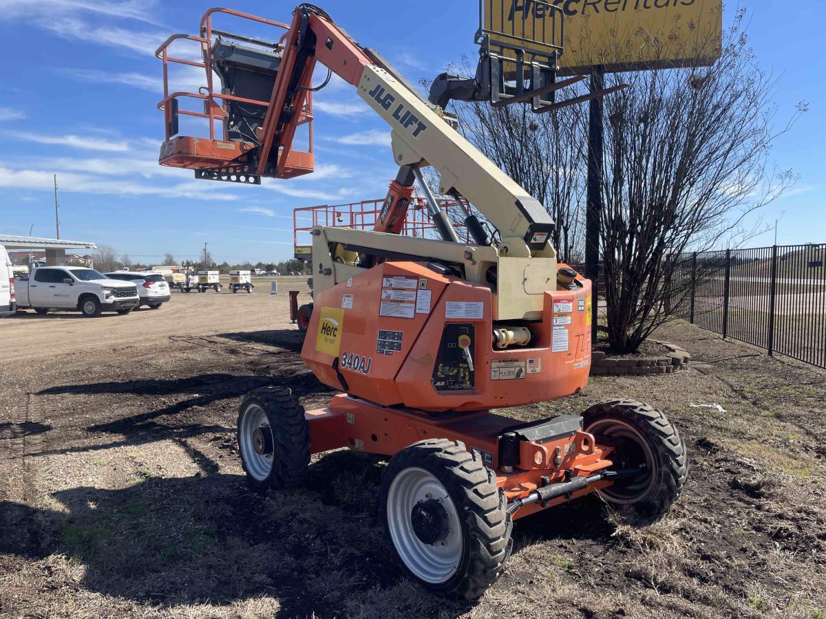 2017 JLG 340AJ