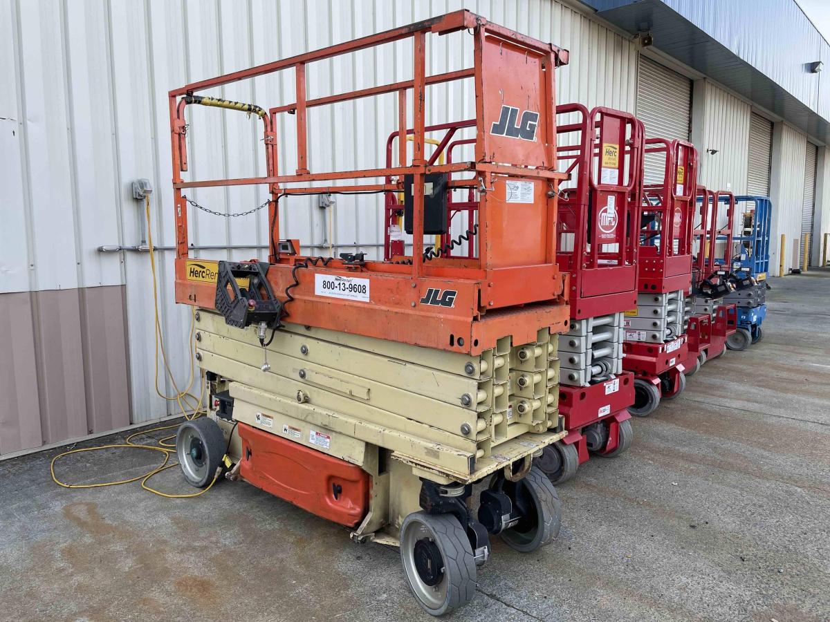 2017 JLG 2632ES