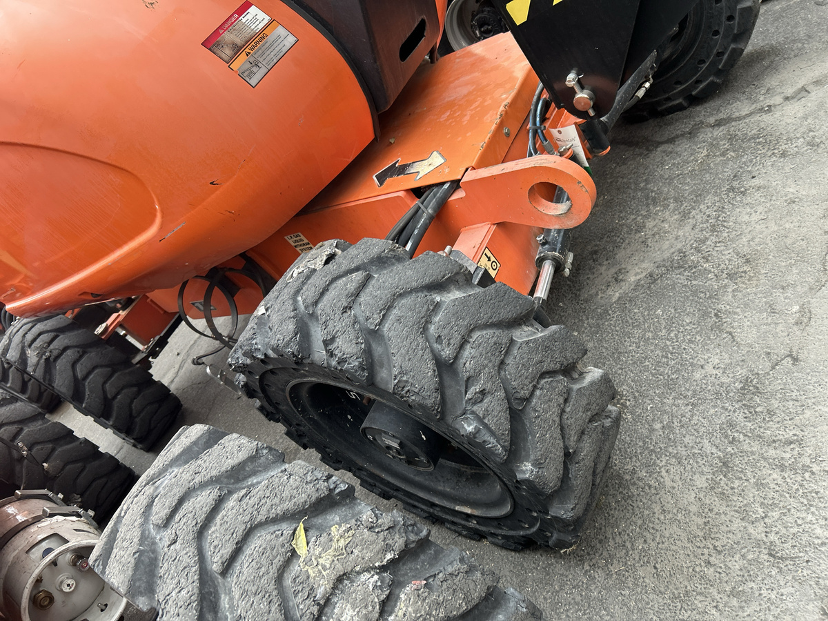 2015 JLG 600AJN Narrow-11