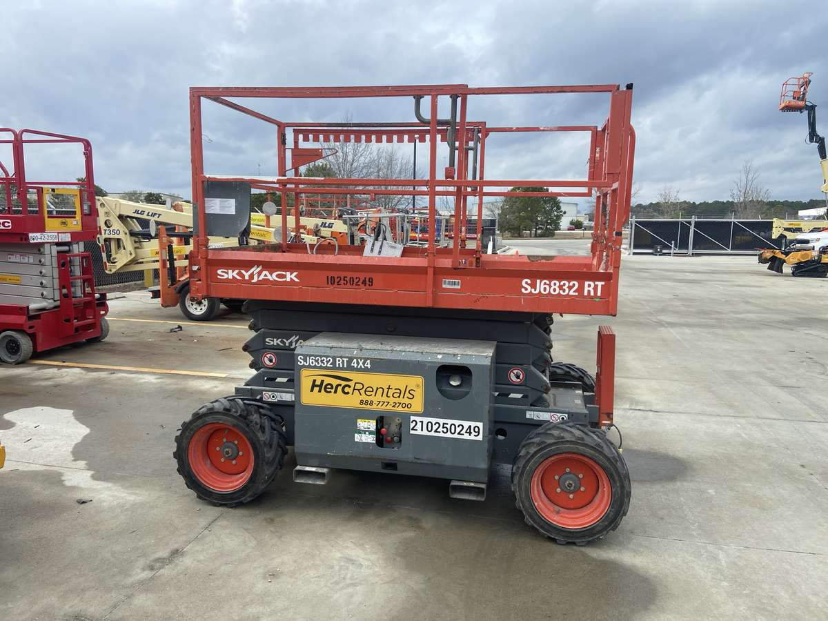 2018 Skyjack SJ-6832RT