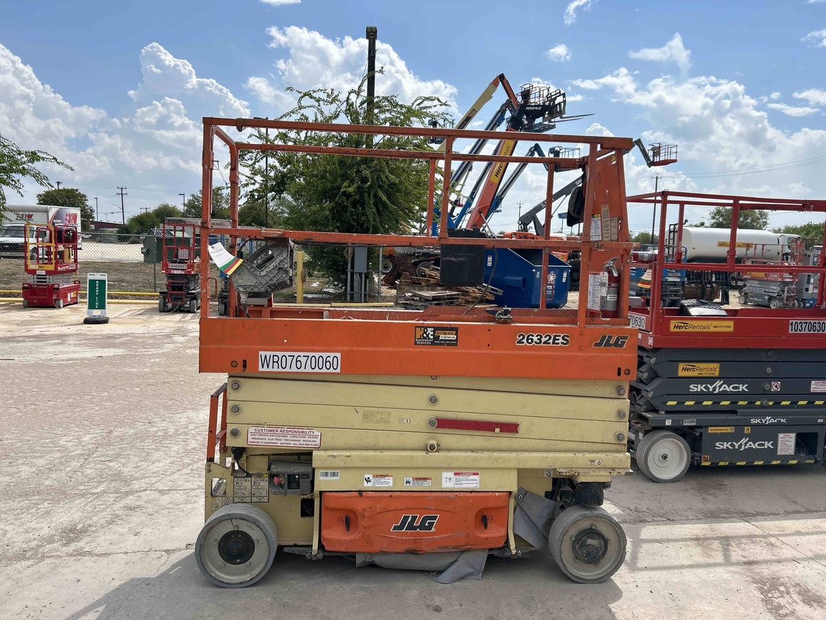 2017 JLG 2632ES-3