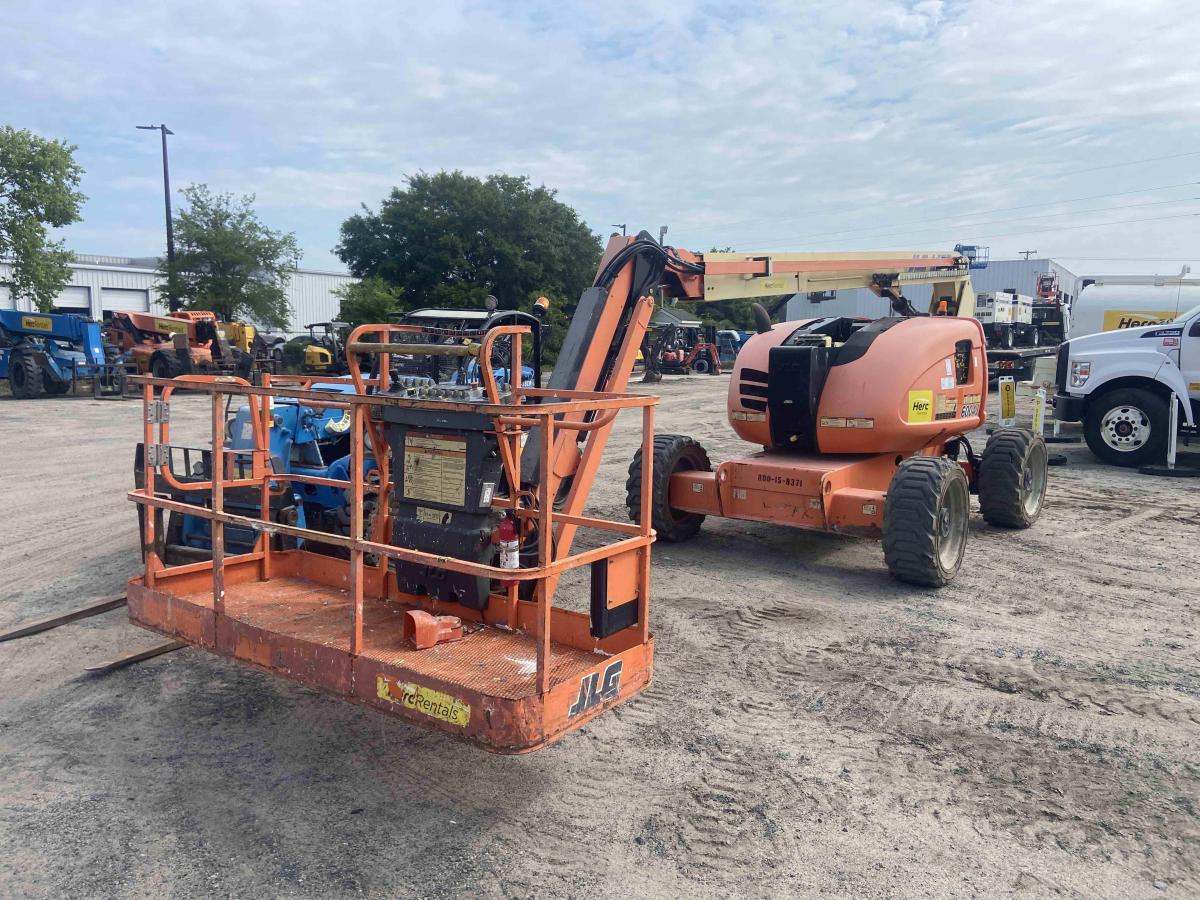 2017 JLG 600AJ