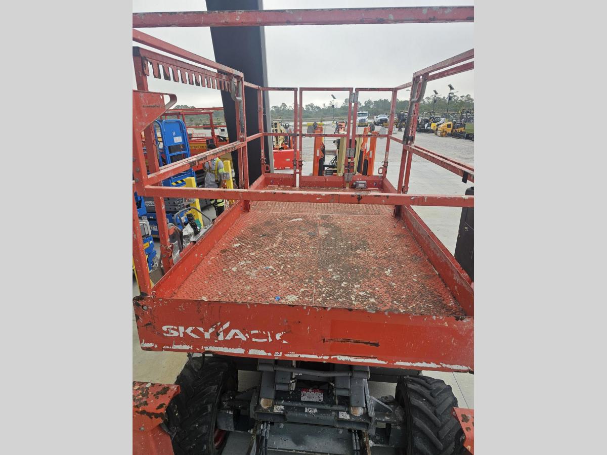 2018 Skyjack SJ-6832RT