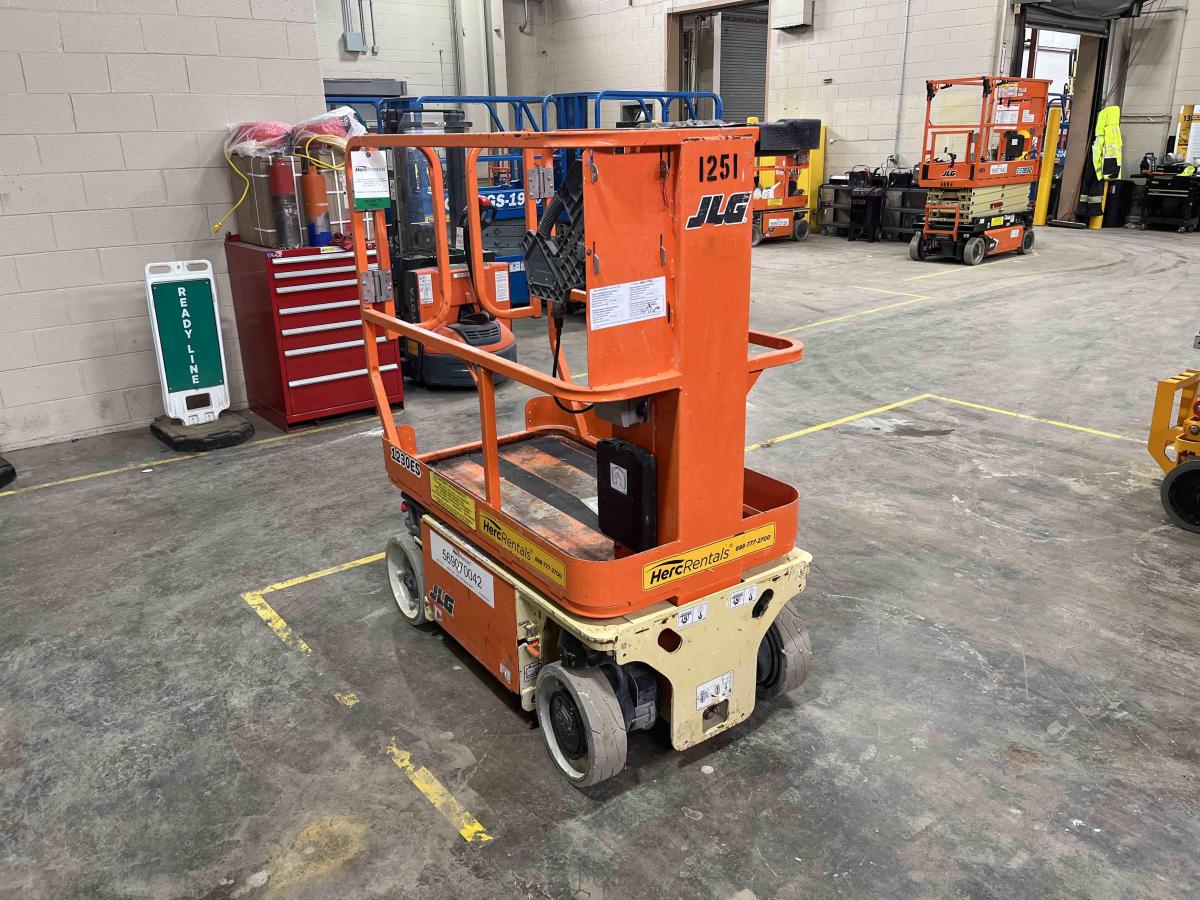 2017 JLG 1230ES