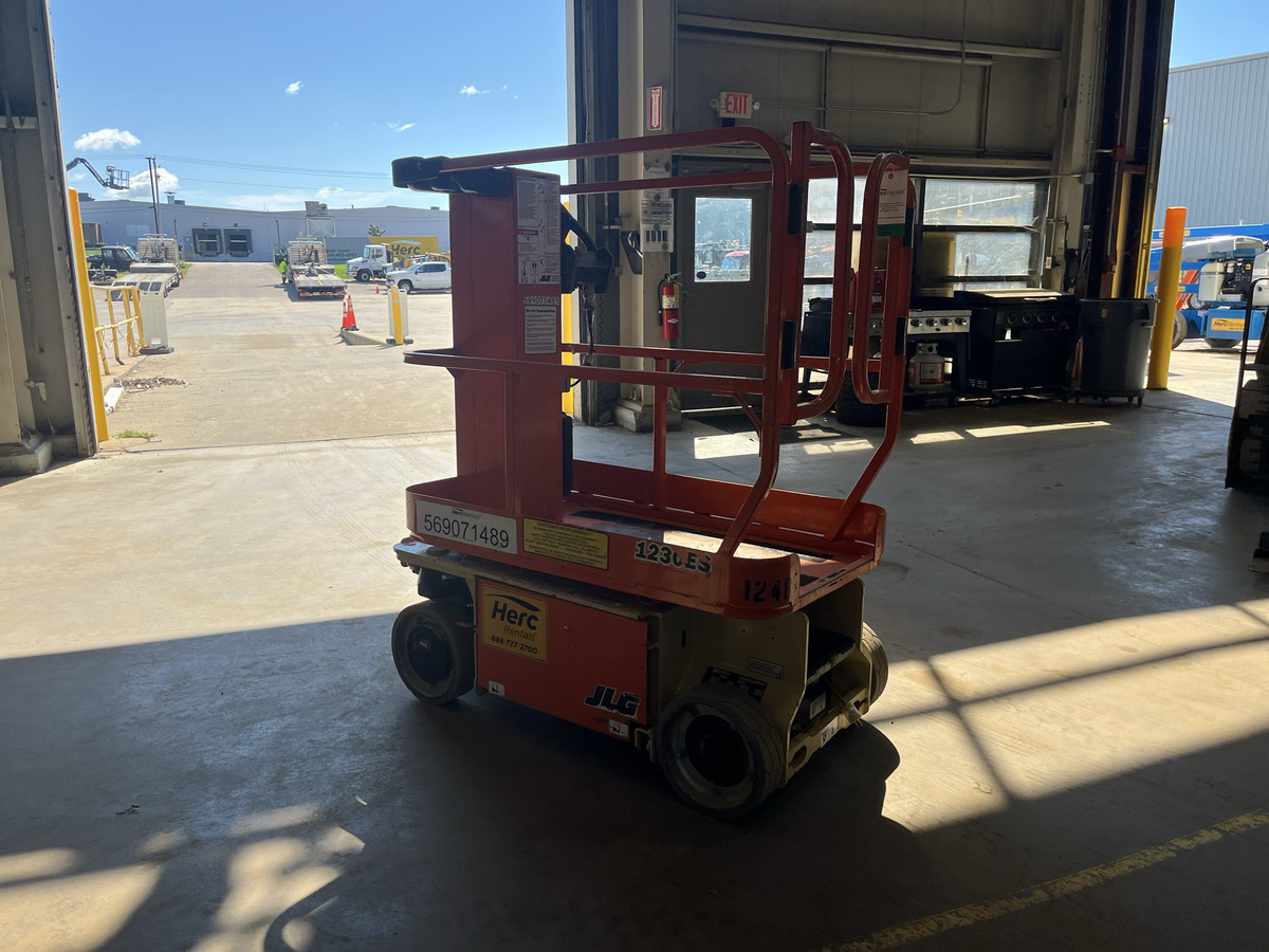 2017 JLG 1230ES-3
