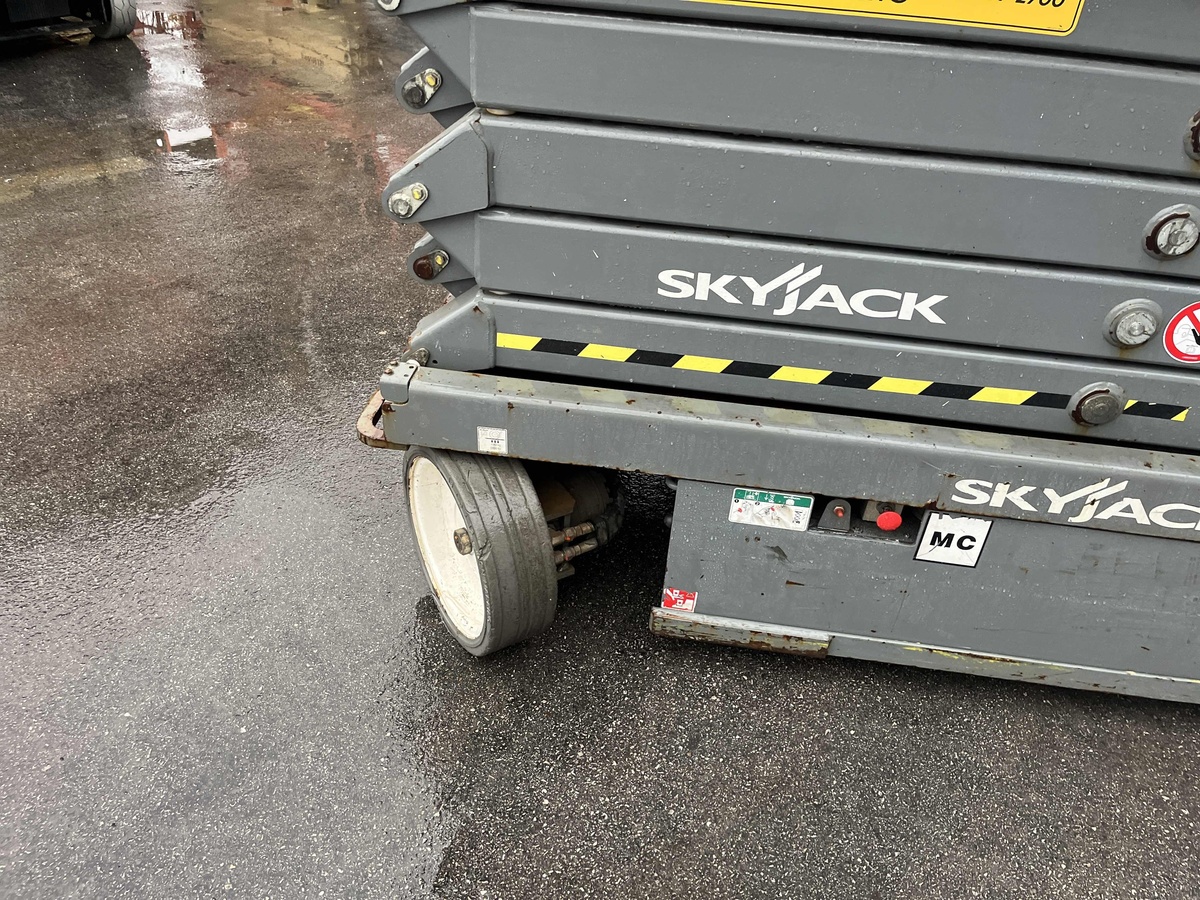 2017 Skyjack SJ4740-8