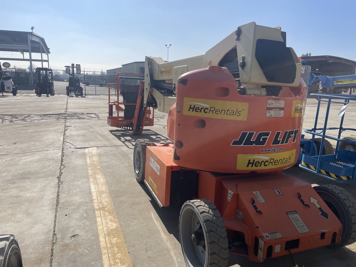 2018 JLG E400AJPN-2