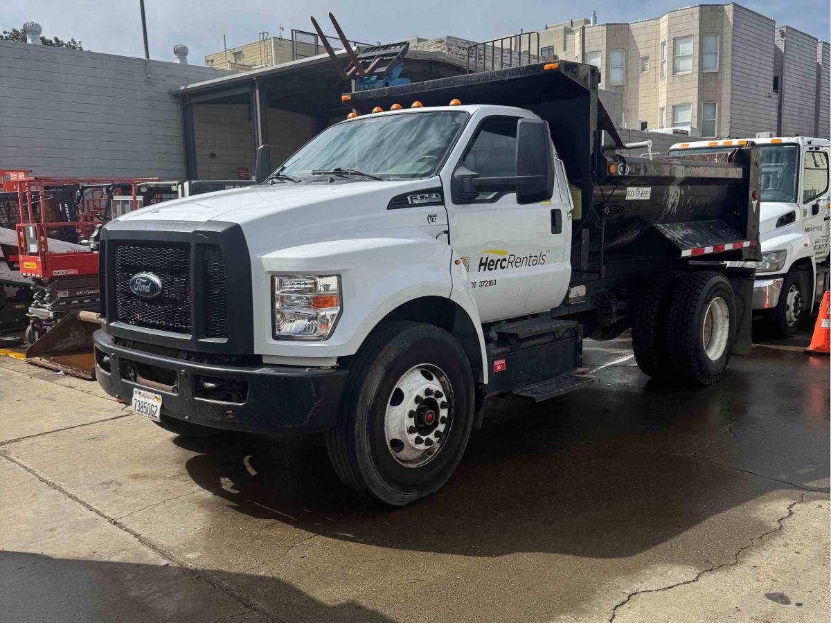 2017 Ford F750-2