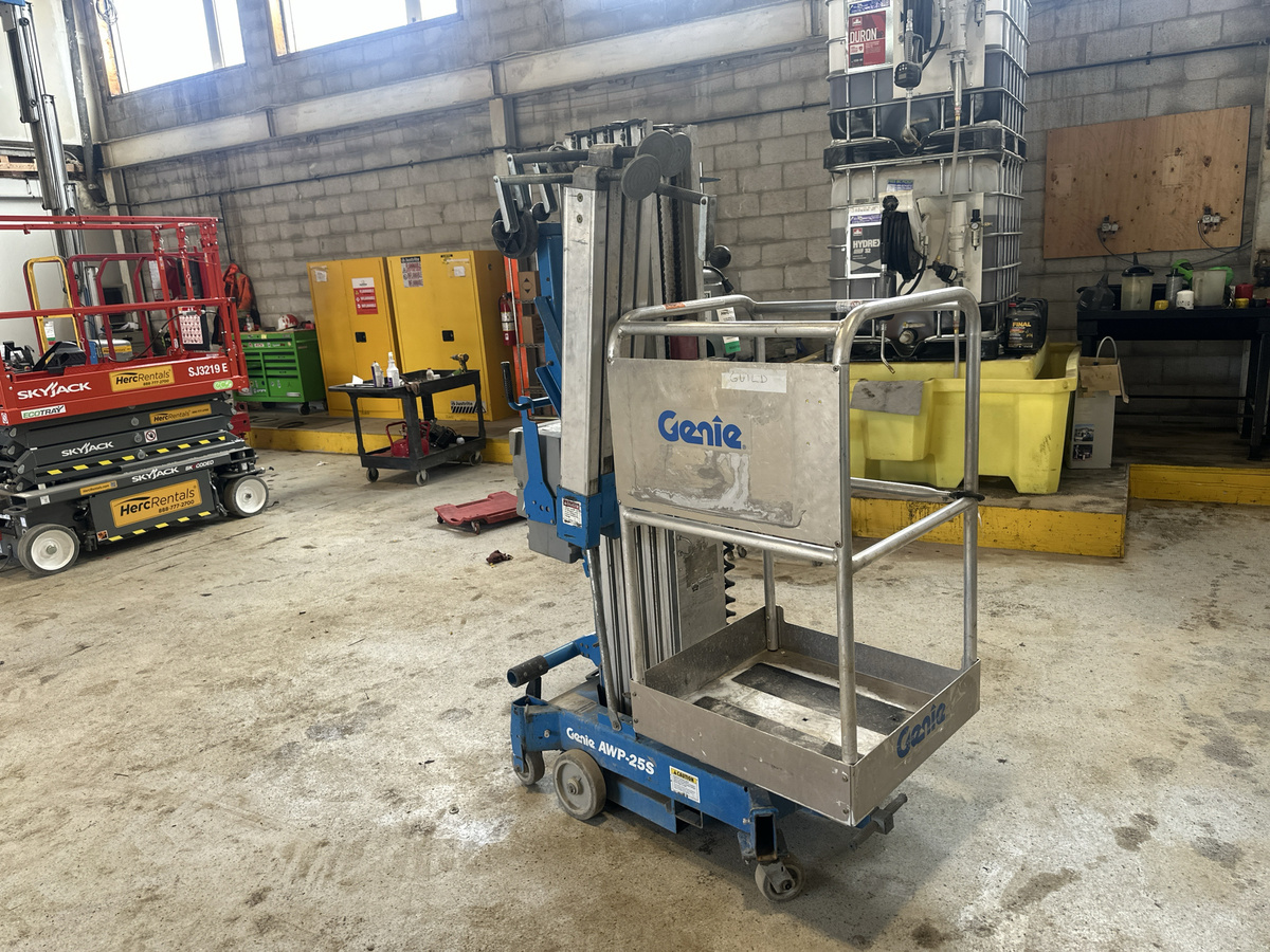 2004 Genie AWP-25S-4