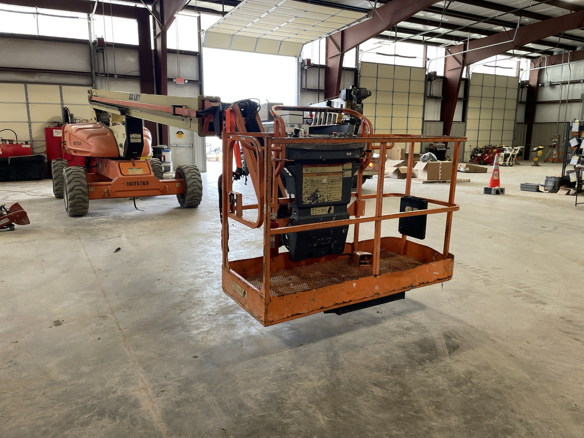 2015 JLG M600JP-2