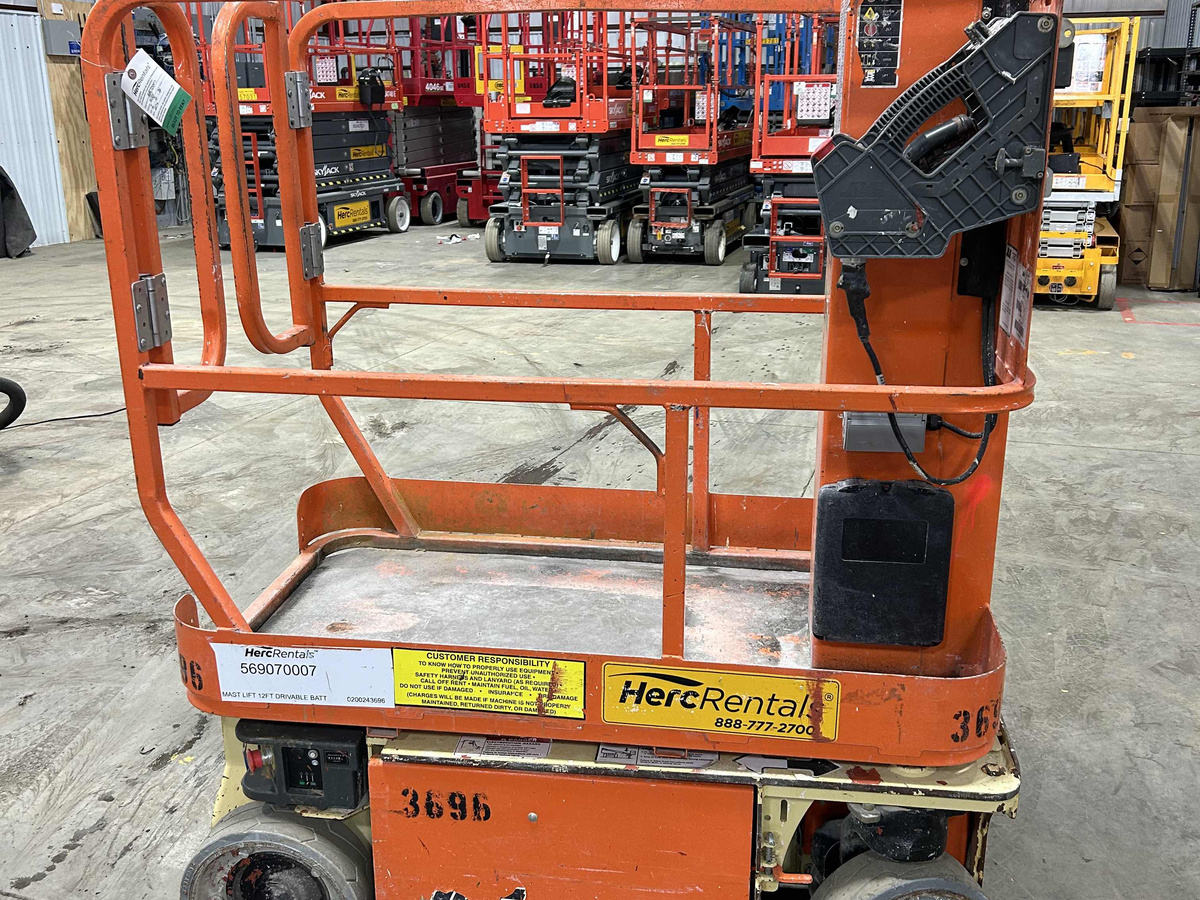 2015 JLG 1230ES