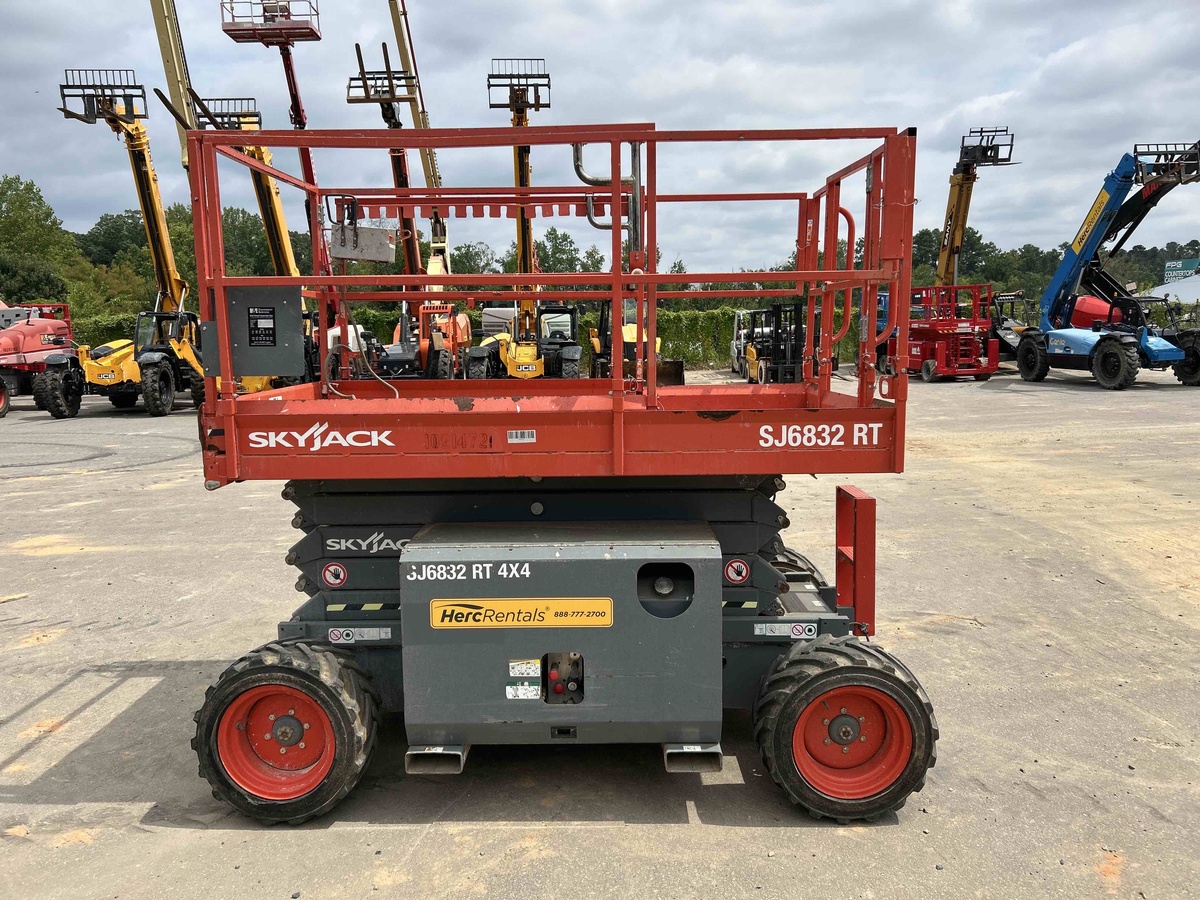 2017 Skyjack SJ-6832RT