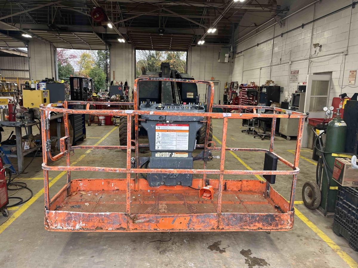 2015 JLG 600S