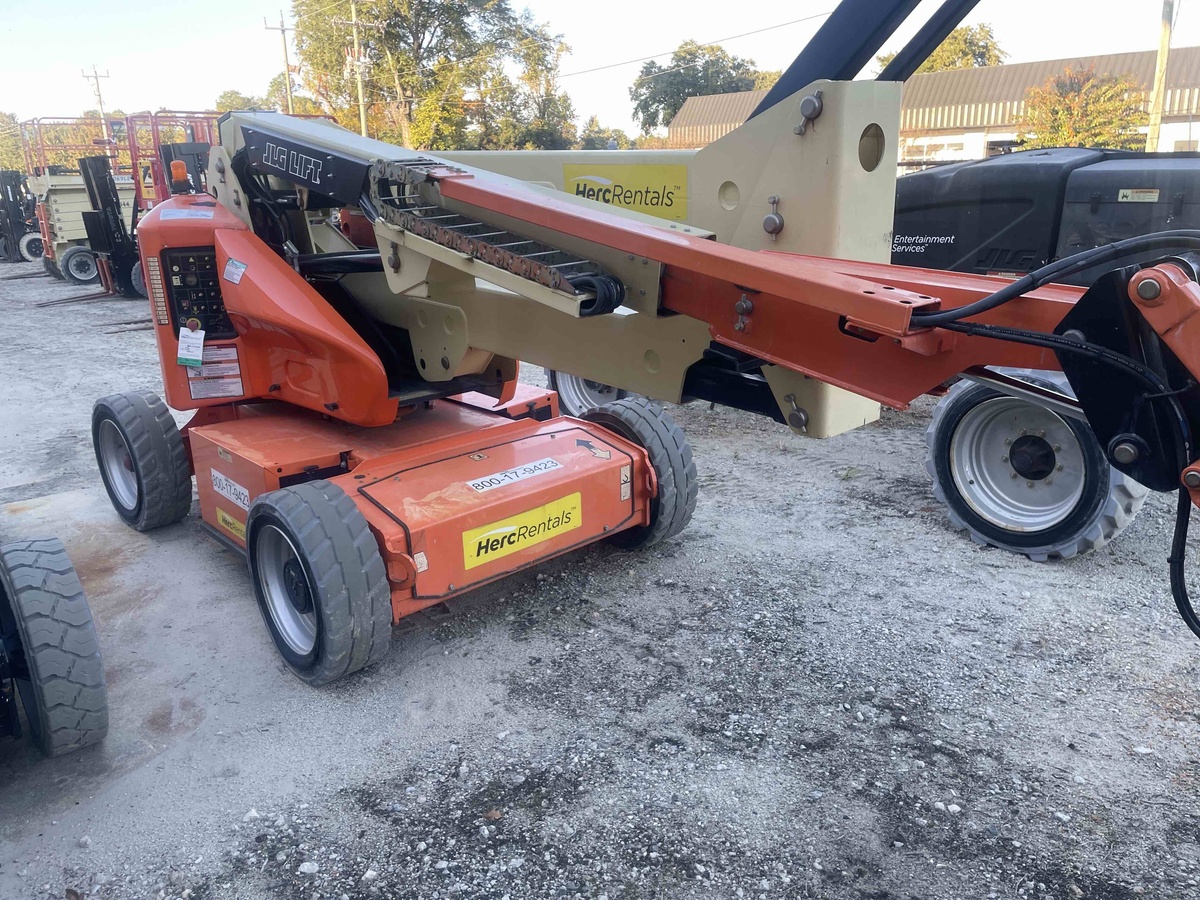 2017 JLG E450AJ-3