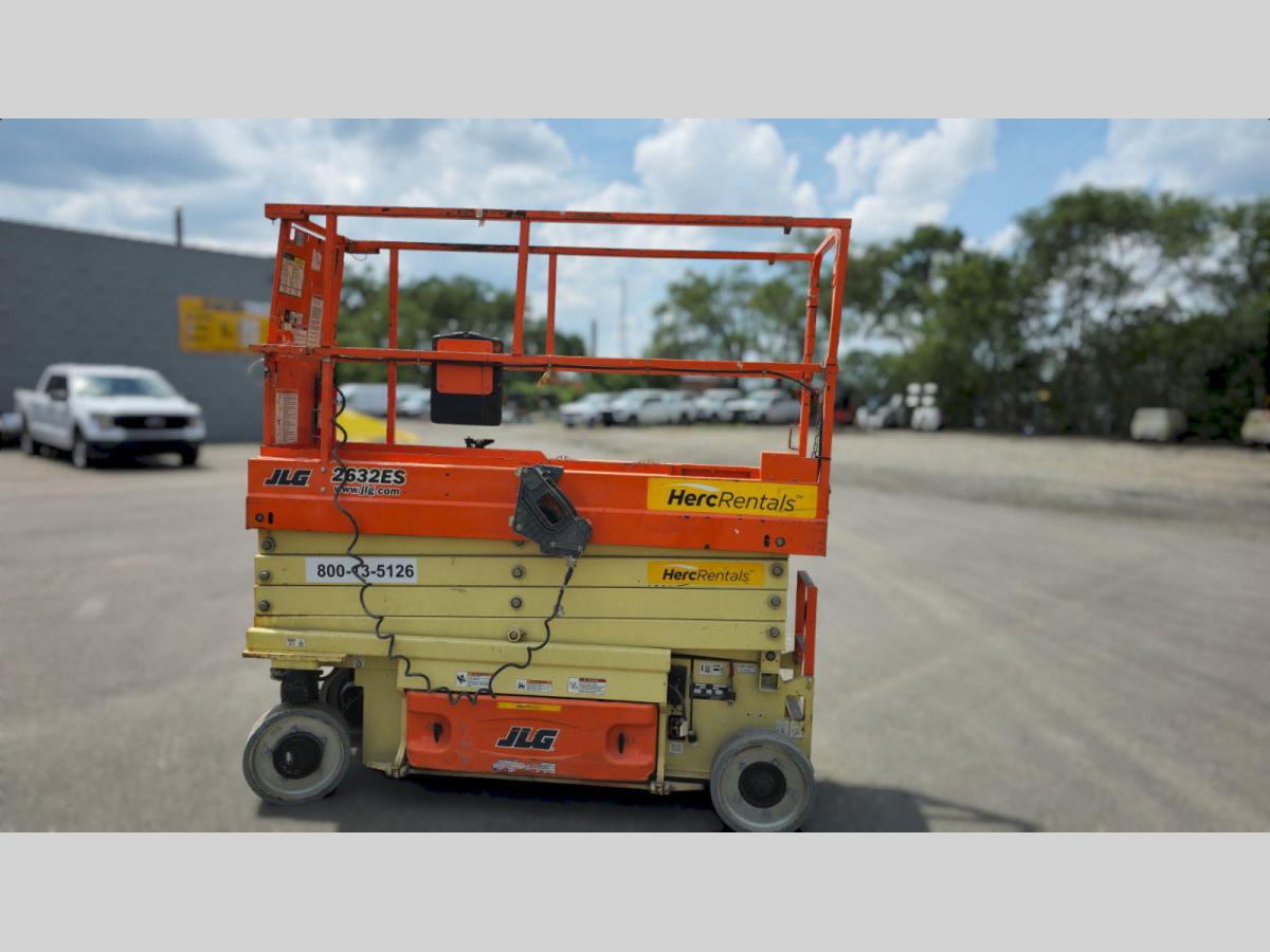 2017 JLG 2632ES