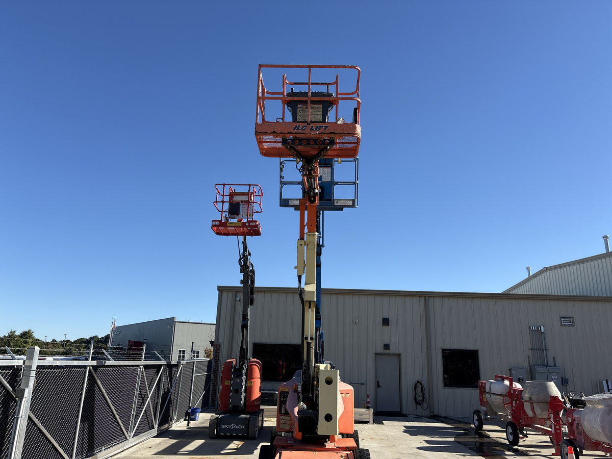 2016 JLG E400AJP-6