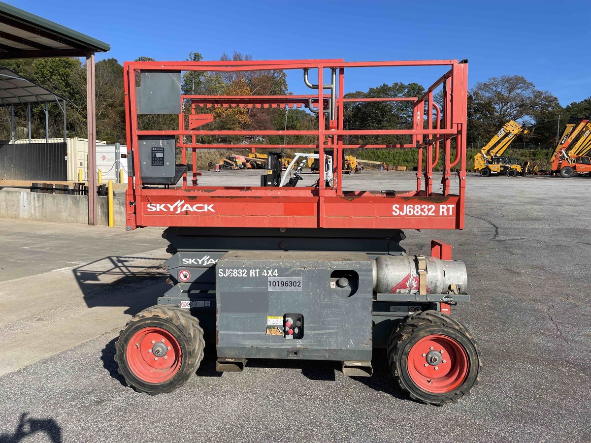 2016 Skyjack SJ-6832RT