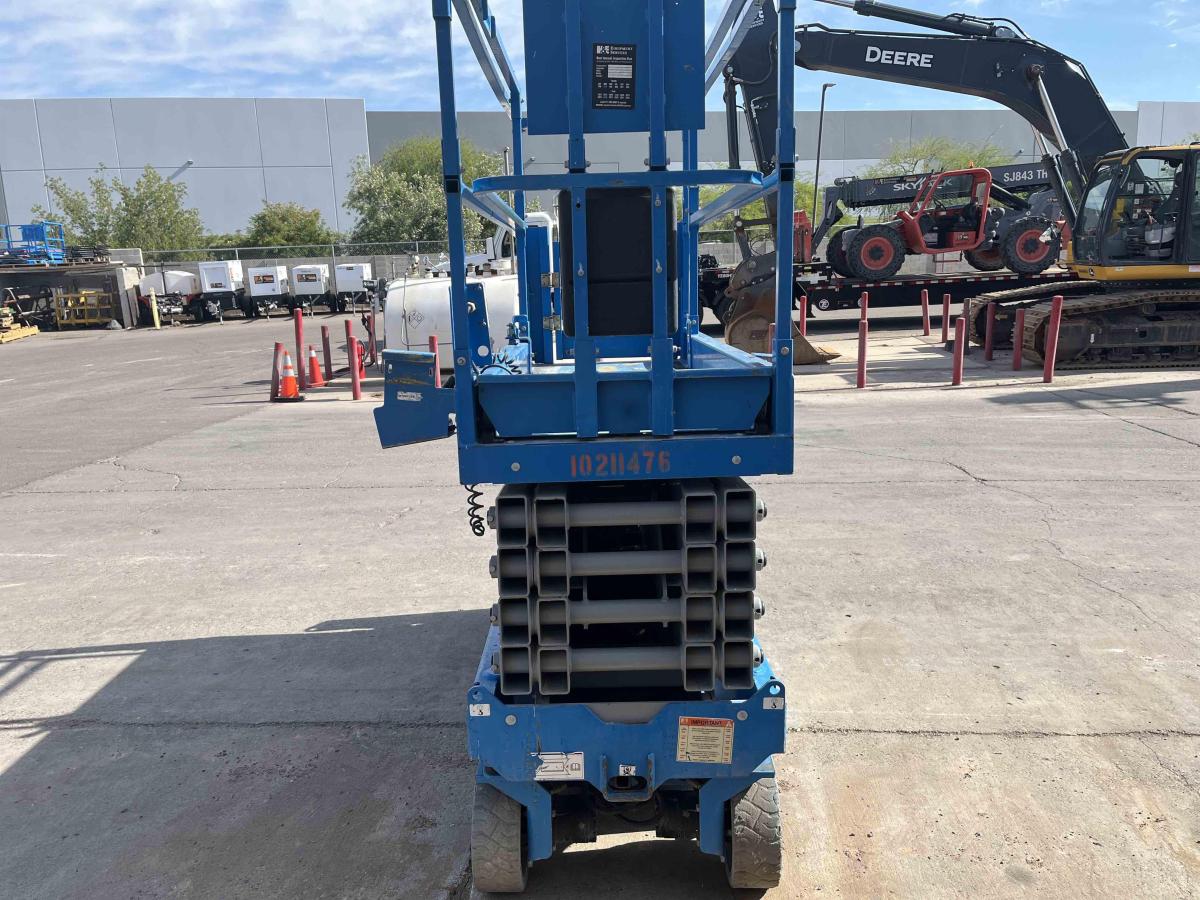 2017 Genie GS-3232