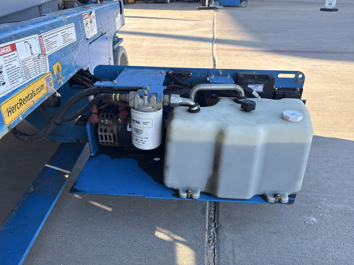 2017 Genie GS-3246-8