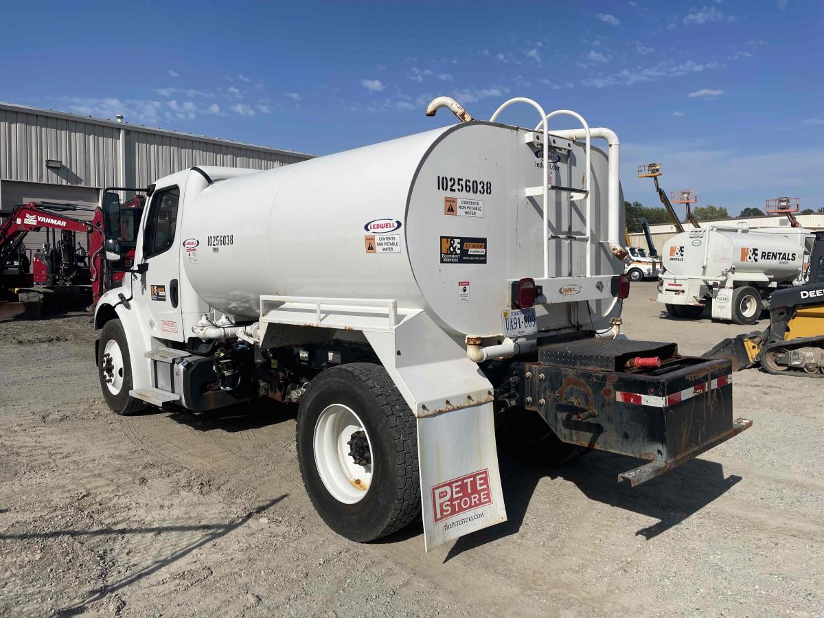 2019 Freightliner M2106