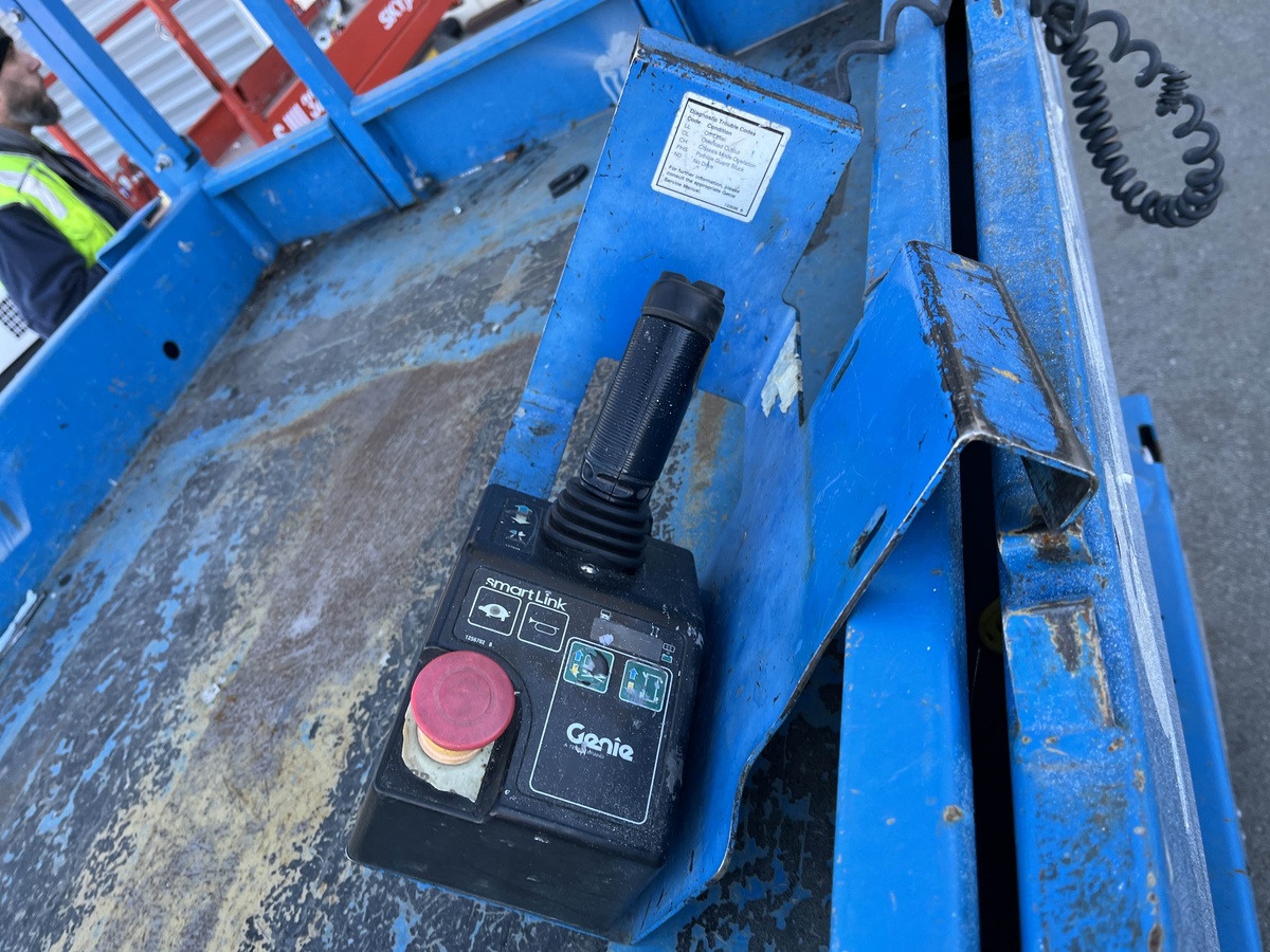 2017 Genie GS-3246-7