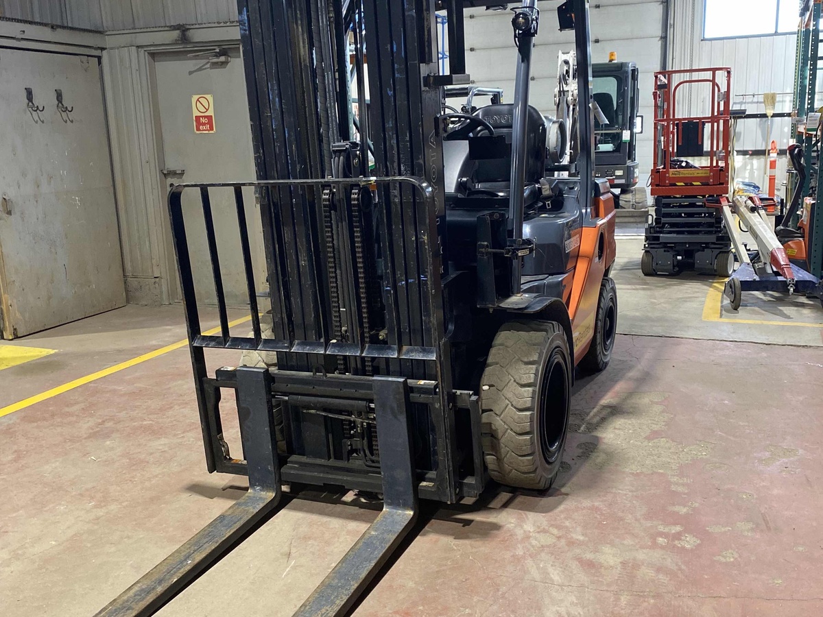 2021 Toyota 8FGU30-3