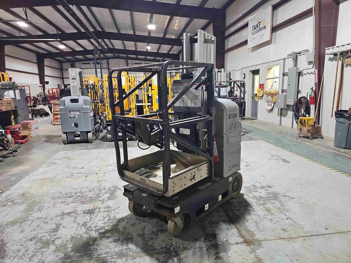 2017 JLG 20MVL