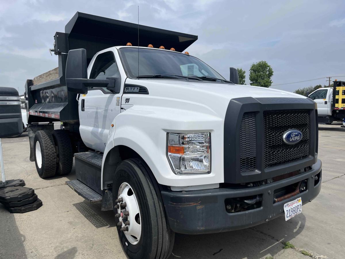 2018 Ford F650-11